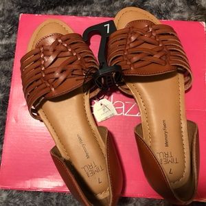 Time & Tru sandals NWT